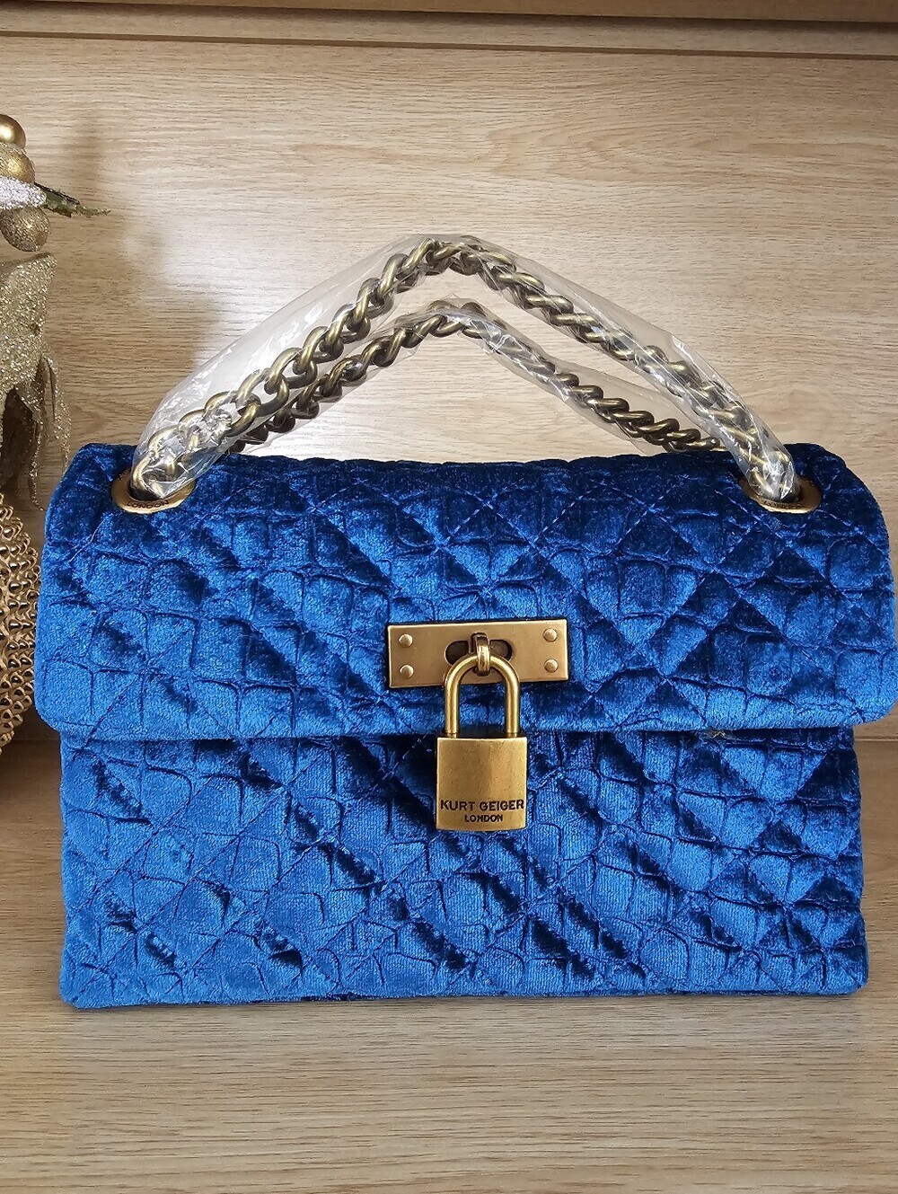 Kurt Geiger Londond Brixton Velvet Shoulder Bag. - Picture 3 of 12